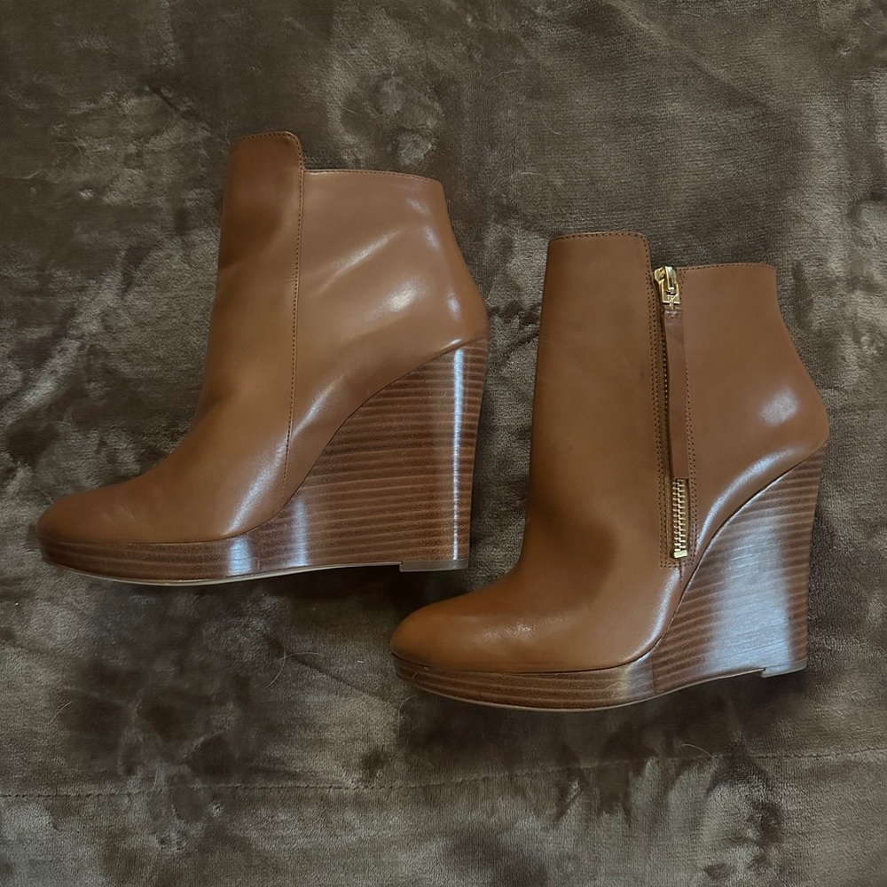 NWOT Michael Michael Kors. Size 7.5 Clara Booties.